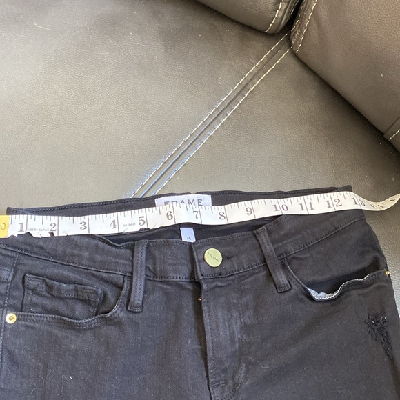 Frame denim Los Angeles in skinny de Jeanne, size 26 black distressed. - Picture 8 of 10